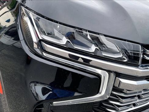 Used 2022 Chevrolet Suburban Premier AWD/4WD image 33