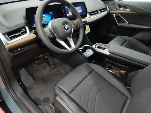 Used 2025 BMW X1 xDrive28i w/ Convenience Package AWD/4WD image 4