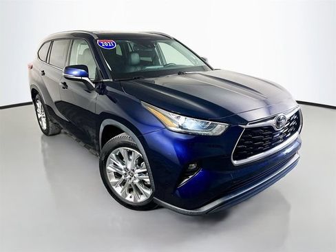 Used 2021 Toyota Highlander Limited FWD image 2
