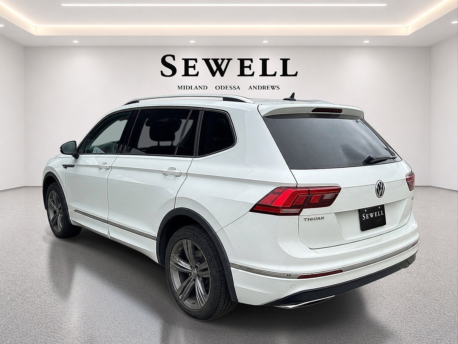 Used 2018 Volkswagen Tiguan SEL Premium AWD/4WD image 5