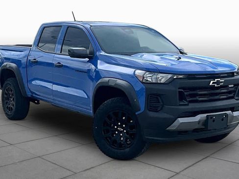 Used 2025 Chevrolet Colorado Trail Boss AWD/4WD image 2