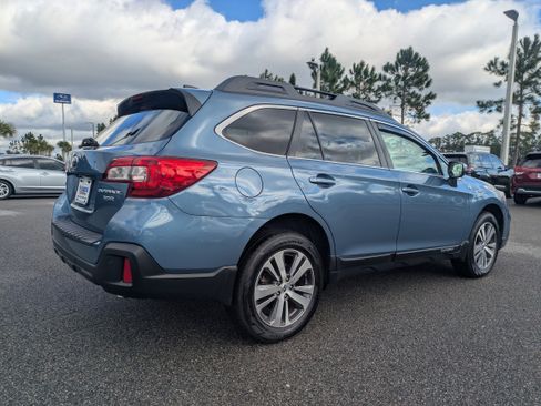 Used 2018 Subaru Outback 3.6R Limited w/ 50th Anniversary Edition image 4