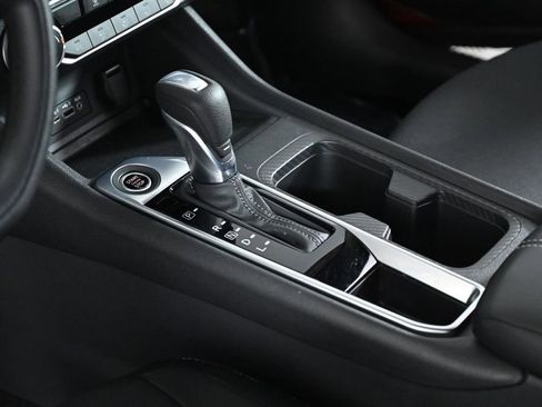 Certified 2025 Nissan Sentra SV image 21