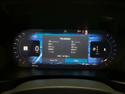 Used 2025 Volvo XC40 B5 Plus AWD/4WD image 12