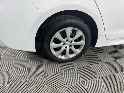 Used 2025 Toyota Corolla LE image 33