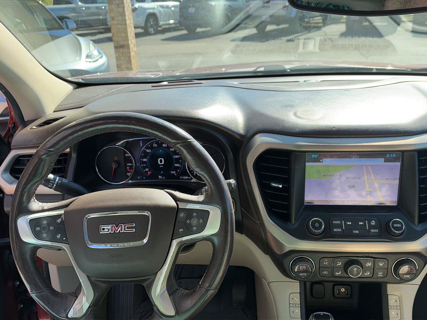 Used 2017 GMC Acadia Denali AWD/4WD image 4