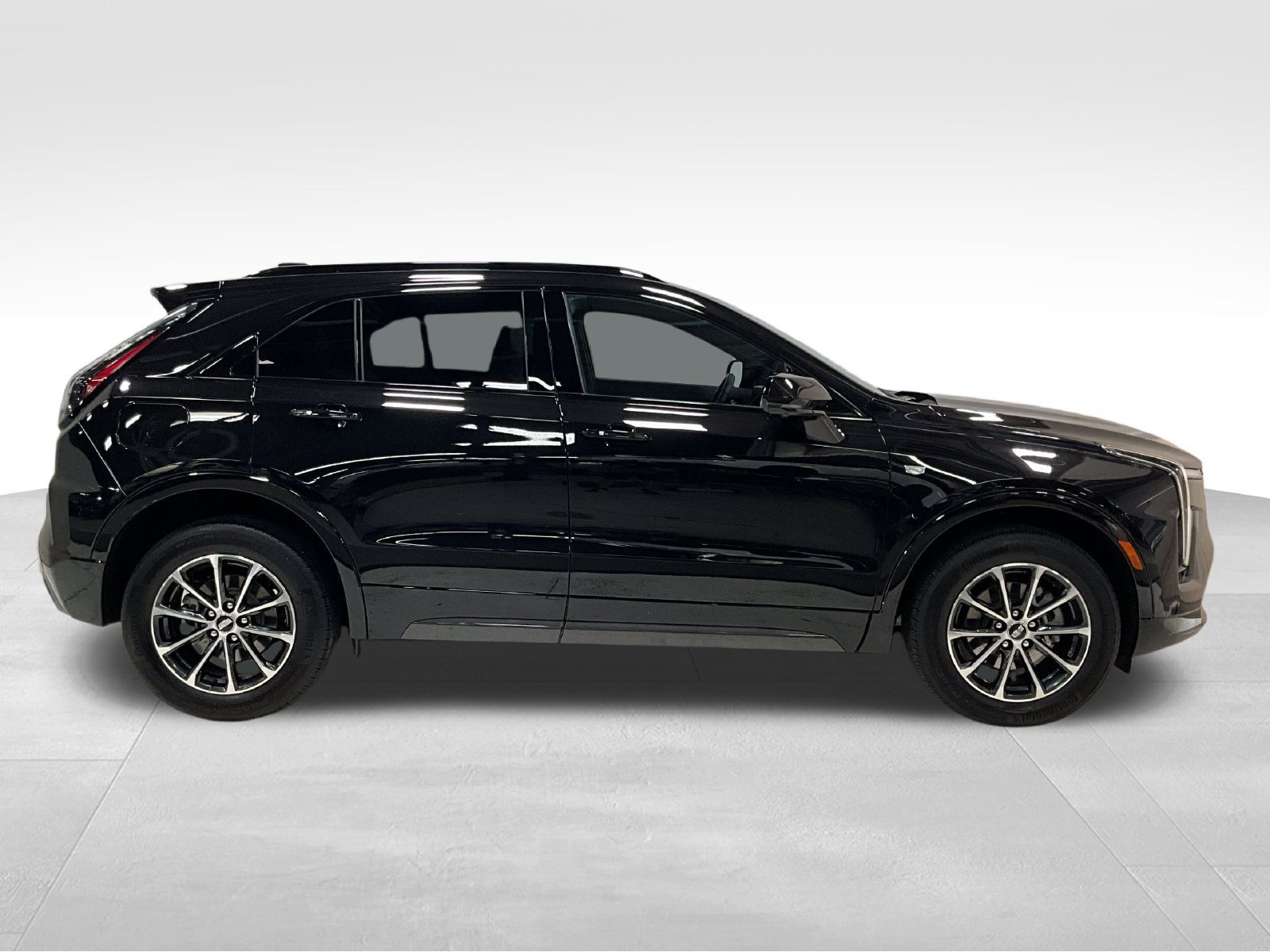 Used 2025 Cadillac XT4 Sport AWD/4WD image 3