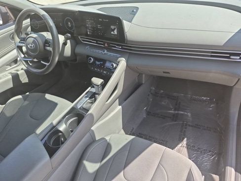 Used 2025 Hyundai Elantra SEL FWD image 32
