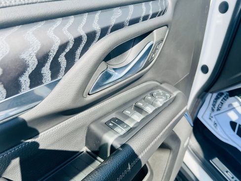 Used 2023 GMC Yukon Denali image 17