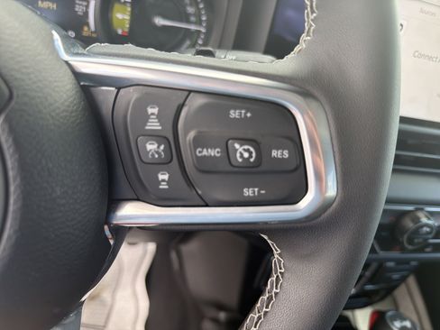 Used 2025 Jeep Wrangler Sahara AWD/4WD image 19