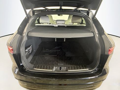 Used 2025 Jaguar F-PACE R-Dynamic S image 35