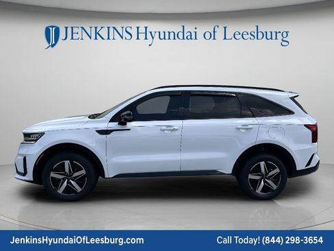 Used 2023 Kia Sorento EX w/ Panoramic Sunroof Package FWD image 9