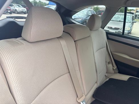 Used 2017 Subaru Outback 2.5i Premium AWD/4WD image 30
