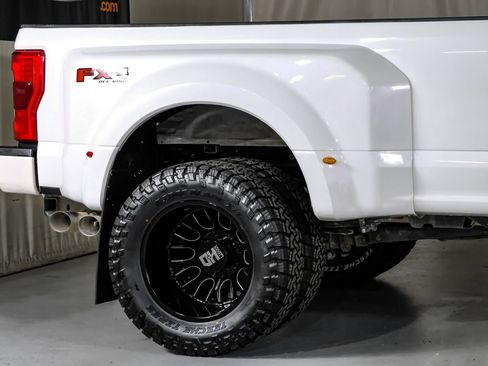 Used 2019 Ford F350 Platinum w/ Platinum Ultimate Package AWD/4WD image 7