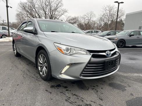 Used 2016 Toyota Camry XLE w/ Moonroof Package image 4