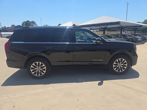 Used 2025 Ford Expedition Platinum AWD/4WD image 7