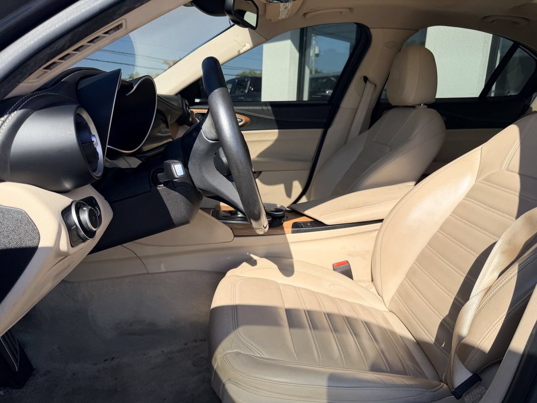 Used 2018 Alfa Romeo Giulia Ti w/ Quick Order Package 22Z Lusso RWD image 4