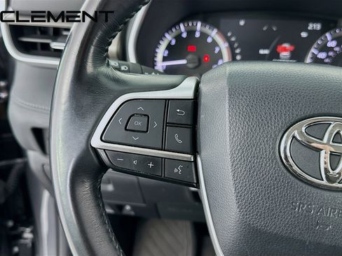 Used 2023 Toyota Highlander XLE AWD/4WD image 15