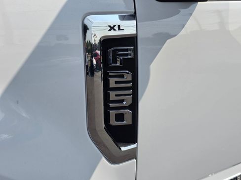 Used 2022 Ford F250 XL w/ Power Equipment Group AWD/4WD image 6