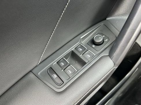 Certified 2023 Volkswagen Tiguan SE R-Line FWD image 20
