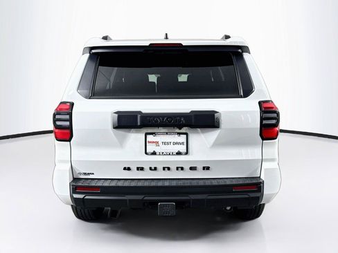 Certified 2025 Toyota 4Runner SR5 AWD/4WD image 11