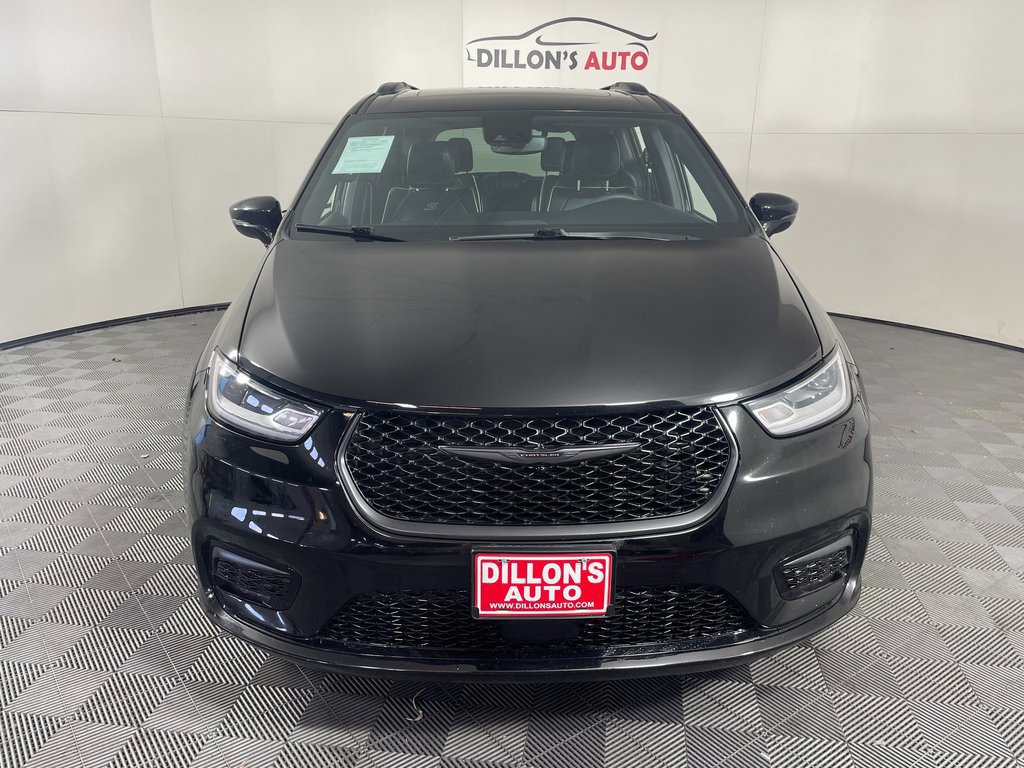 Used 2024 Chrysler Pacifica Limited w/ S Appearance Package FWD image 11