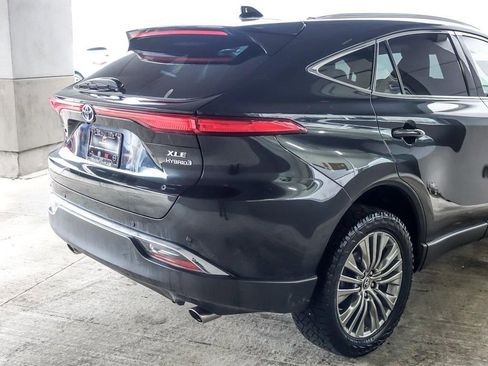 Used 2022 Toyota Venza XLE image 7