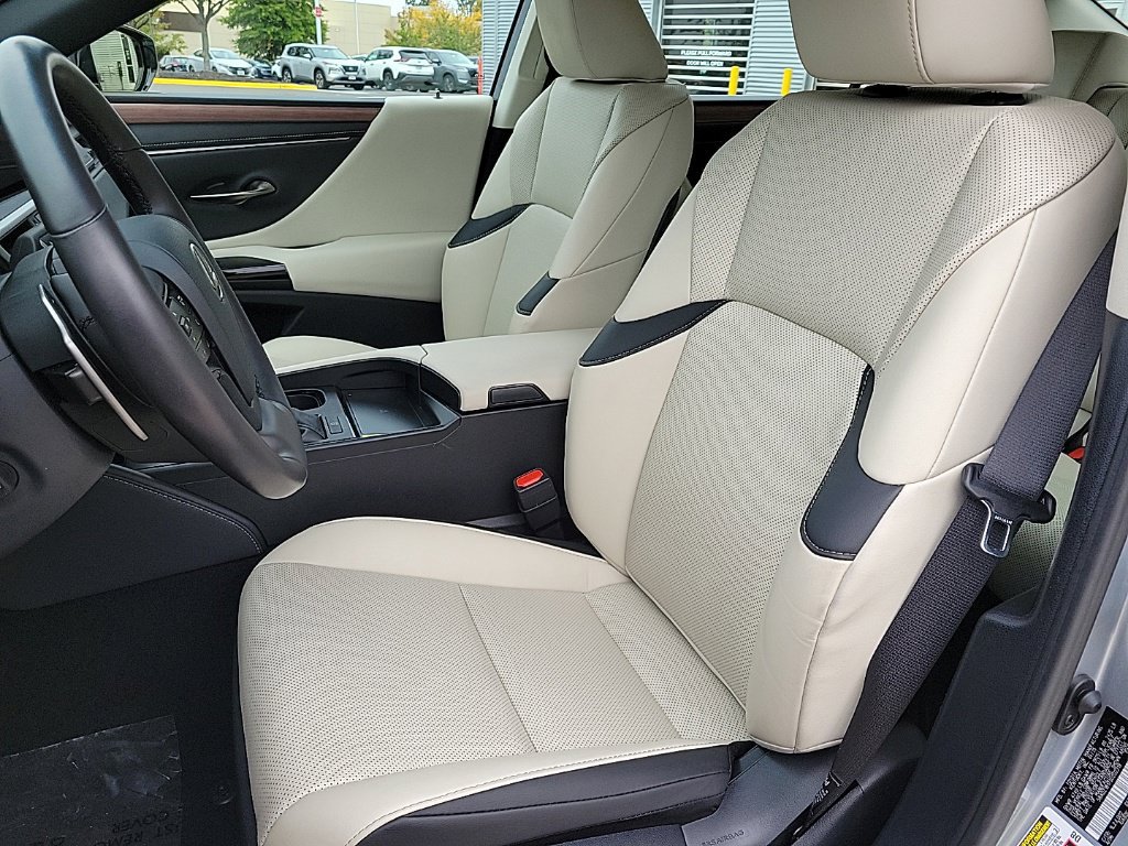 Used 2025 Lexus ES 350 w/ Premium Package FWD image 10
