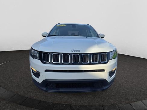 Used 2019 Jeep Compass Latitude image 2