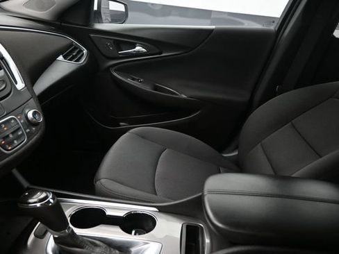 Used 2020 Chevrolet Malibu LT FWD image 13