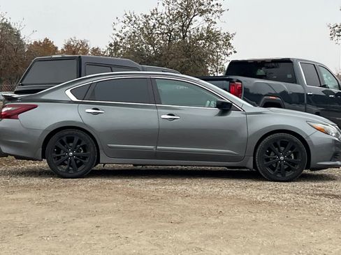 Used 2017 Nissan Altima 2.5 SR w/ Midnight Edition Package image 9