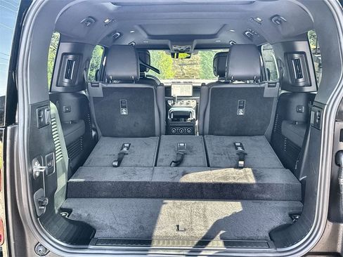 Used 2025 Land Rover Defender 130 X-Dynamic SE image 18