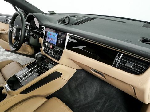 Certified 2025 Porsche Macan image 25