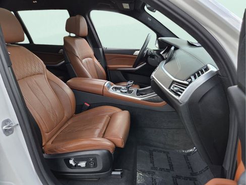 Used 2022 BMW X7 xDrive40i w/ M Sport Package AWD/4WD image 23