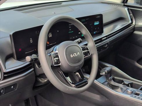 Used 2025 Kia Sorento LX FWD image 10
