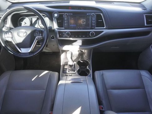 Used 2018 Toyota Highlander XLE image 9