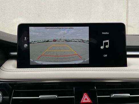 Used 2025 Genesis G70 2.5T image 34