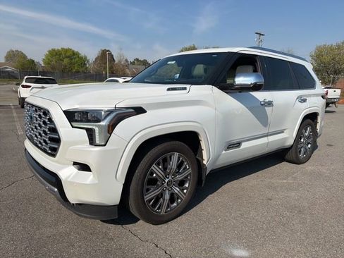 Used 2023 Toyota Sequoia Capstone image 6