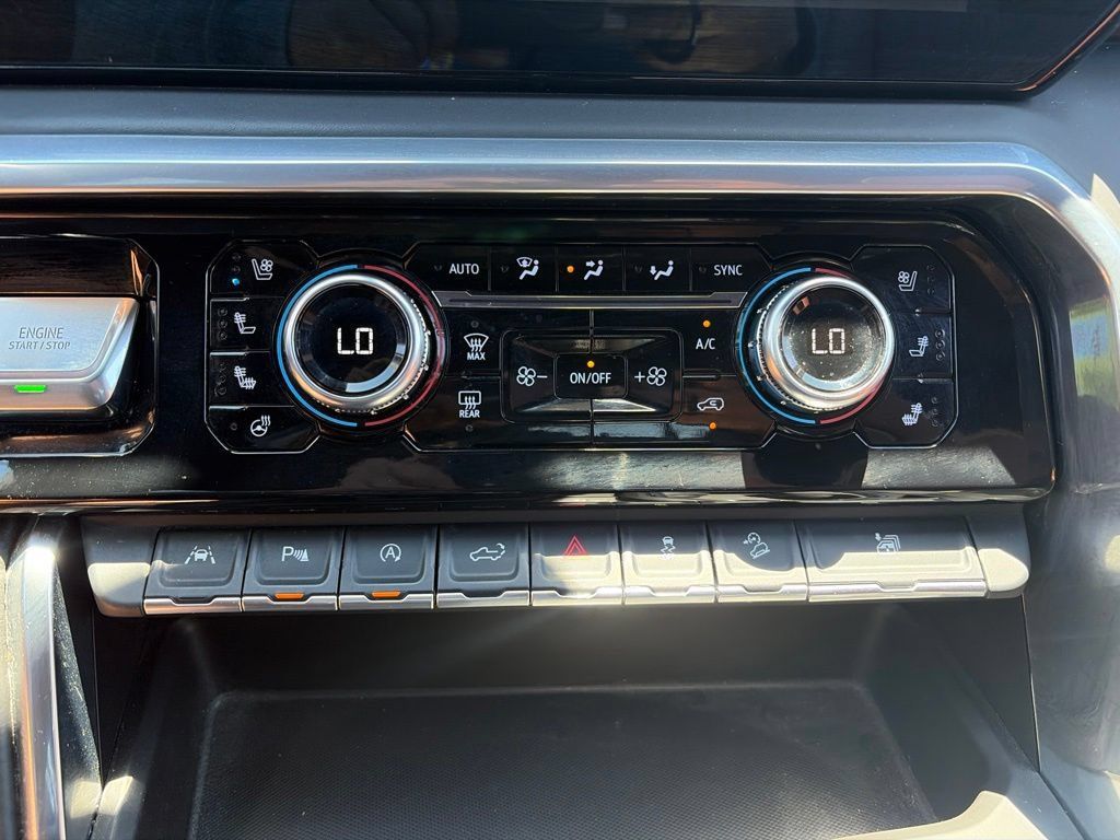 Used 2023 GMC Sierra 1500 Denali Ultimate AWD/4WD image 9