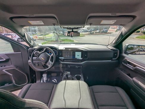 Used 2024 Chevrolet Silverado 1500 LT w/ Z71 Off-Road Package image 12