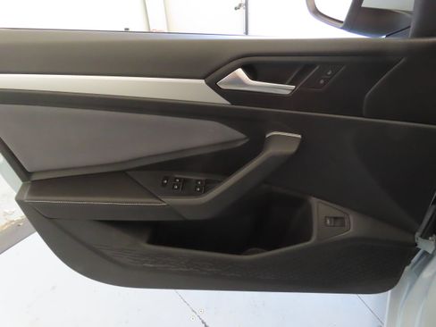 New 2026 Volkswagen Jetta SE FWD image 10
