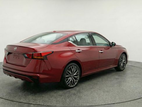 Used 2025 Nissan Altima 2.5 SV FWD image 9
