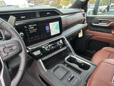 New 2025 GMC Sierra 2500 Denali Ultimate w/ Snow Plow Prep/Camper Package image 23