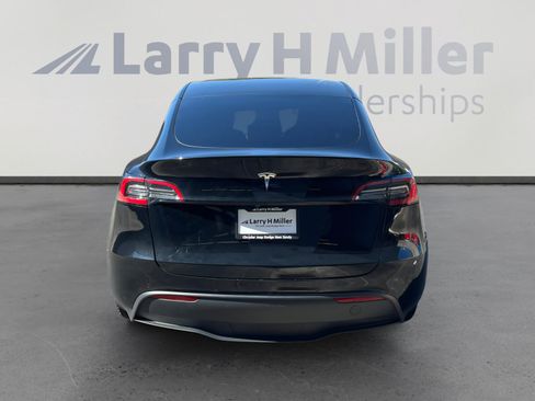 Used 2022 Tesla Model Y Long Range AWD/4WD image 4