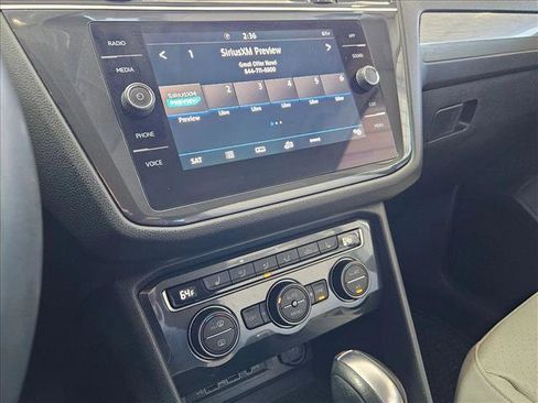 Used 2020 Volkswagen Tiguan SE image 8