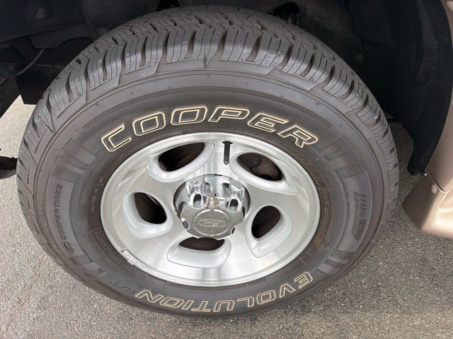 Used 2000 Ford Explorer Eddie Bauer AWD/4WD image 10