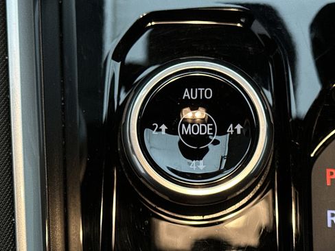 Used 2024 Chevrolet Colorado Z71 w/ Z71 Convenience Package 2 image 37