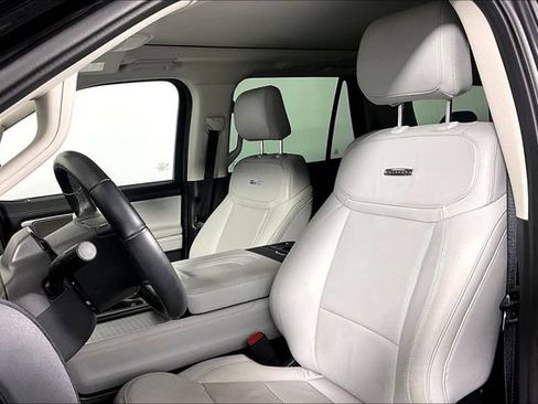 Used 2025 Ford Expedition Platinum w/ Driver's Package AWD/4WD image 26