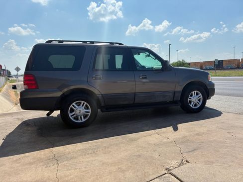 Used 2005 Ford Expedition XLT AWD/4WD image 17