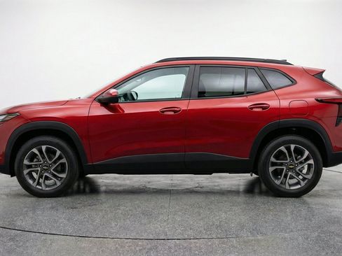 Used 2025 Chevrolet Trax LT FWD image 5